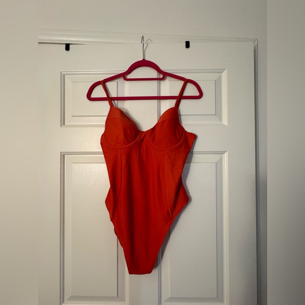 Women’s Old Navy underwire one piece (L) bathing suit